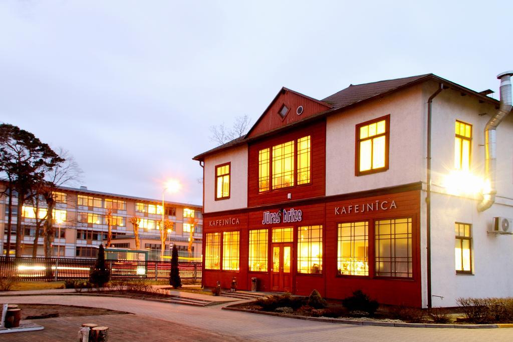 Juras Brize Hotel Вентспилс Екстериор снимка